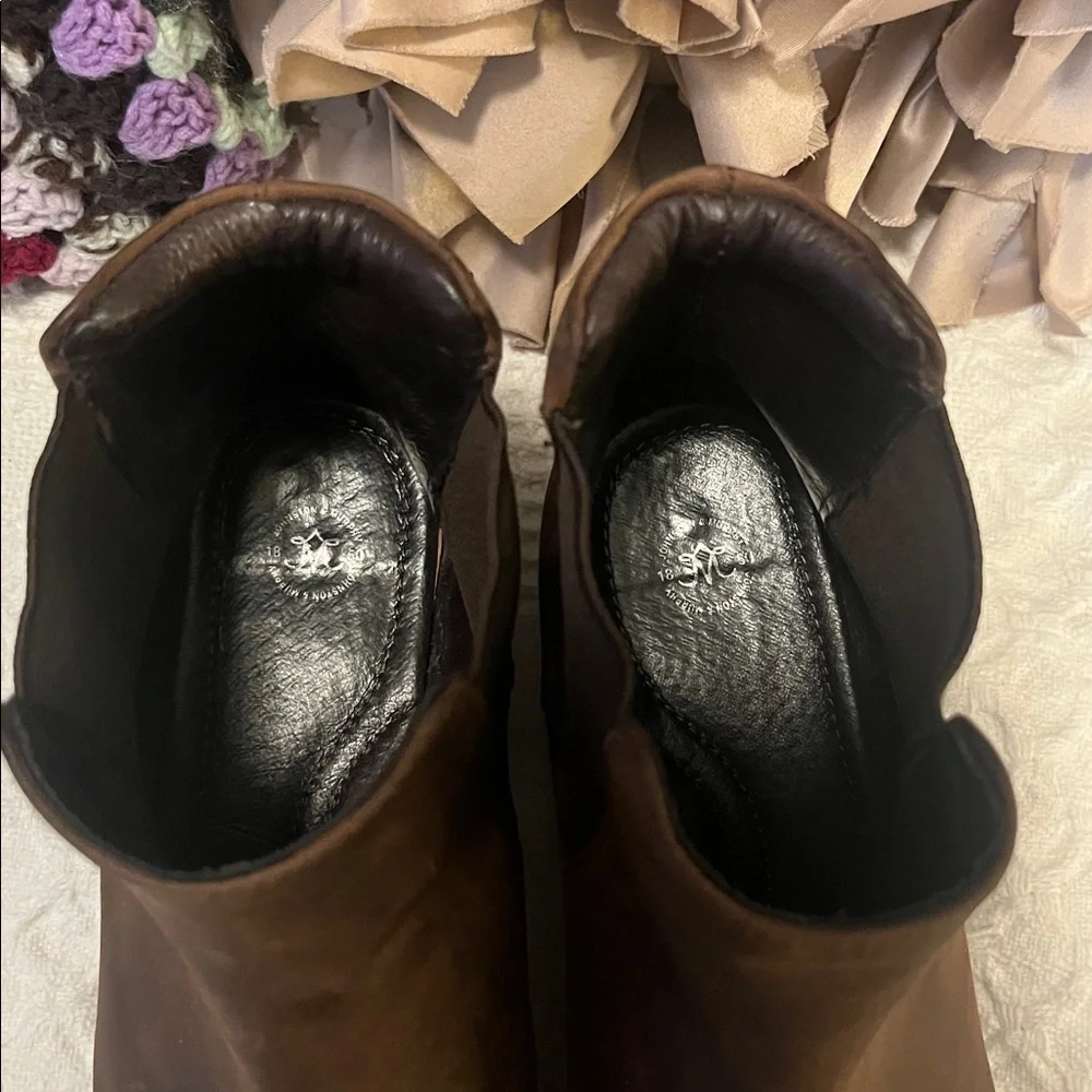 Johnston & Murphy Flex Sole Slip On Brown Distressed Leather Ankle Chelsea Boots